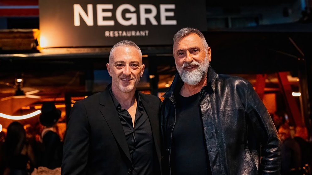 En la imagen, Luca Banti y Roque Reinaldos, propietarios de NEGRE Restaurant.