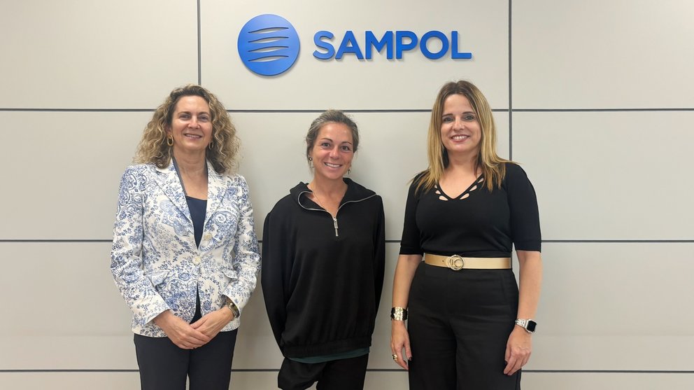 Úrsula Pueyo, Carmen Sampol ,CEO Grupo SAMPOL y Yolanda Rodríguez, Responsable de Sistemas de Gestión, en la sede de Sampol.