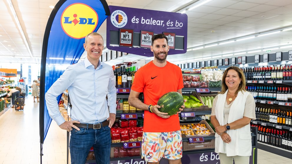 Imagen de la visita de Rudy Fernández a Lidl.