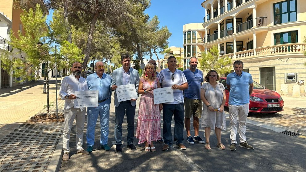 Las obras de mejora de estas dos calles han supuesto también el cambio de las canalizaciones, la renovación del mobiliario urbano, la modernización de la red eléctrica y la iluminación.