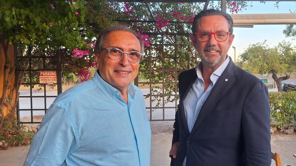 Miguel Angel Benito, presidente de Eicentre con el conseller de Empresa, Alejandro Sáenz de San Pedro.