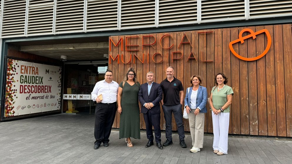 Imagen de grupo en el Mercat Cobert.